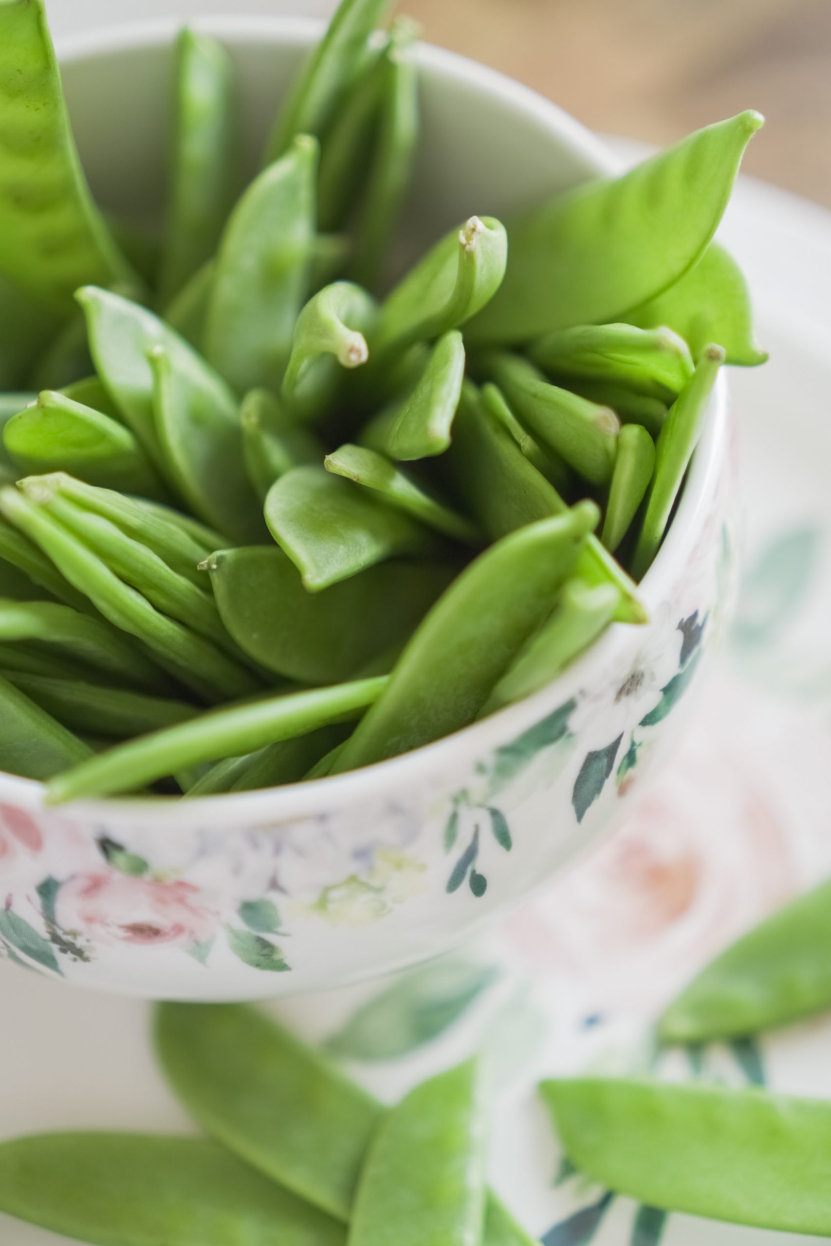 Can You Eat Peas Raw Straight From The Plant? (That Includes Snow Peas)